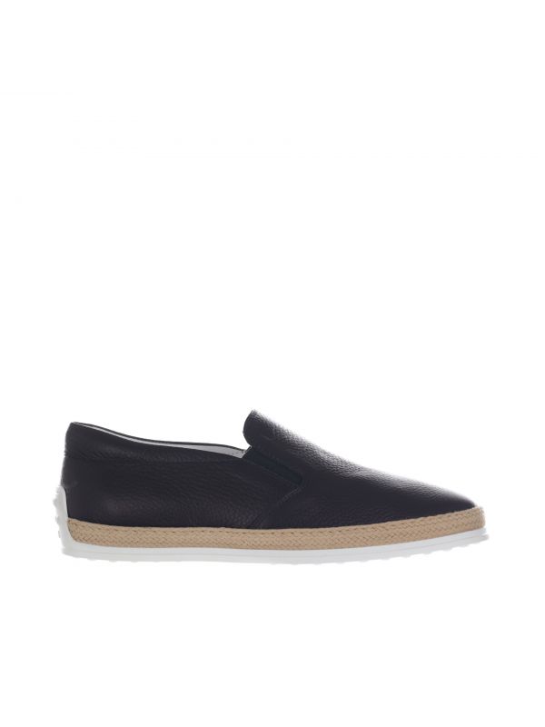 Slip on in pelle martellata con gommini e rafia
