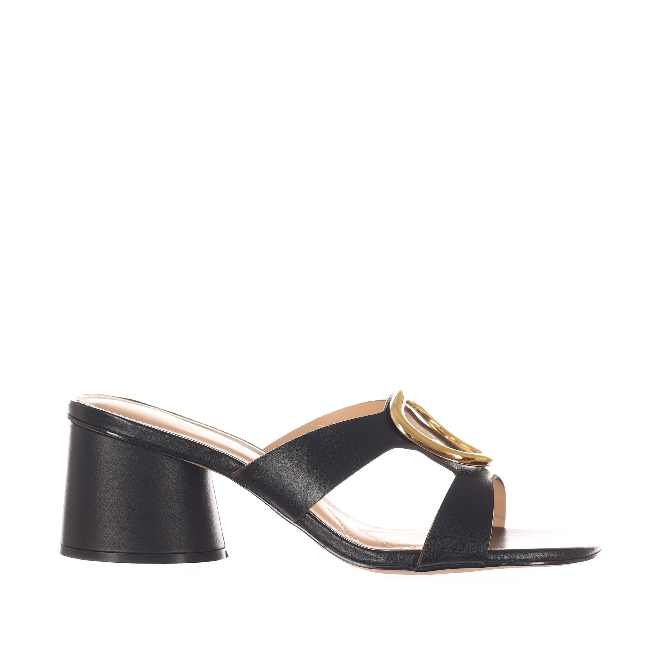 Sabot in pelle con accessorio metallico