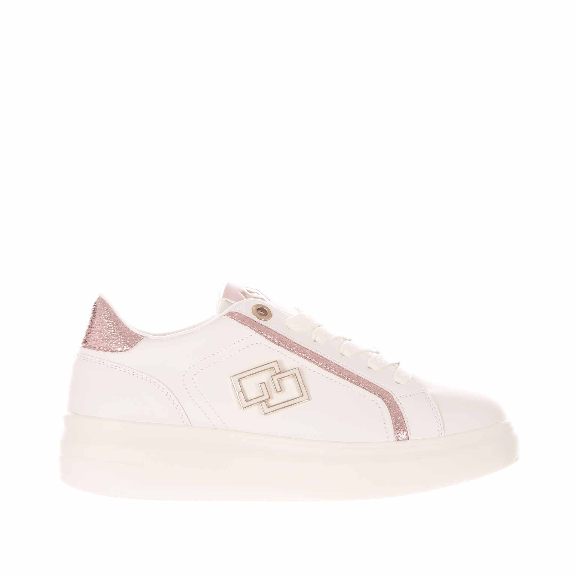 Sneaker in pelle con inserti a contrasto