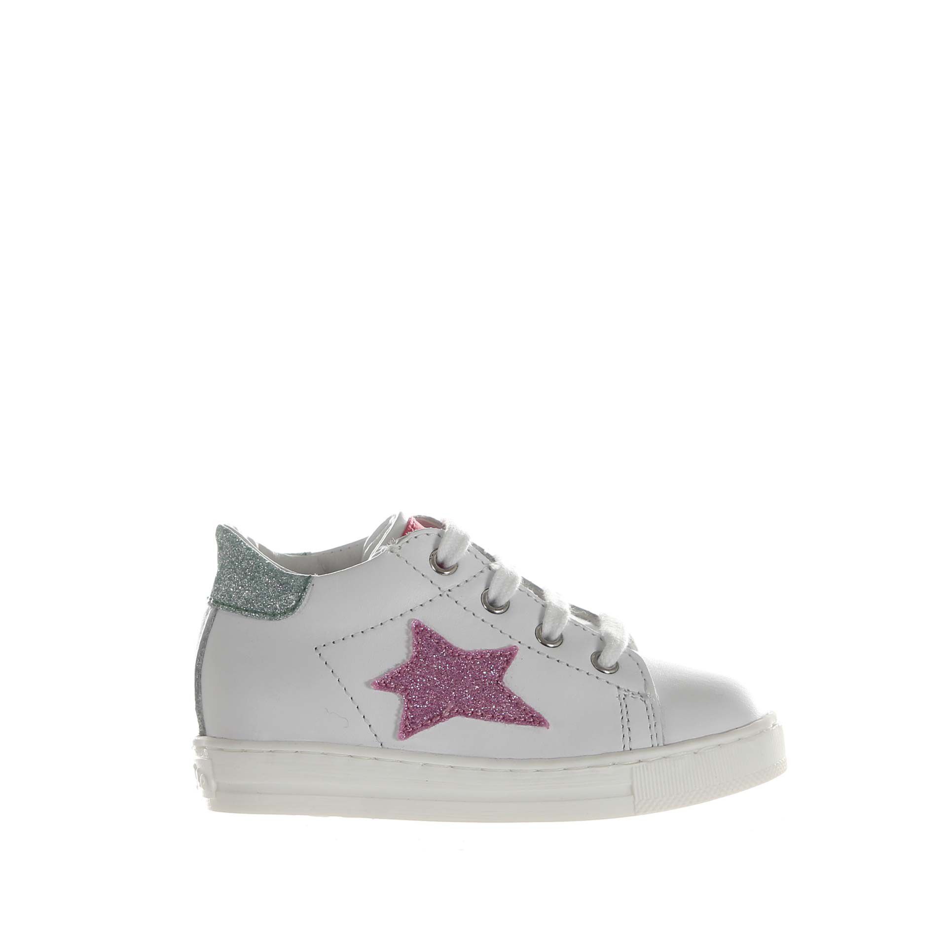scarpe da ginnastica con la stella sul lato