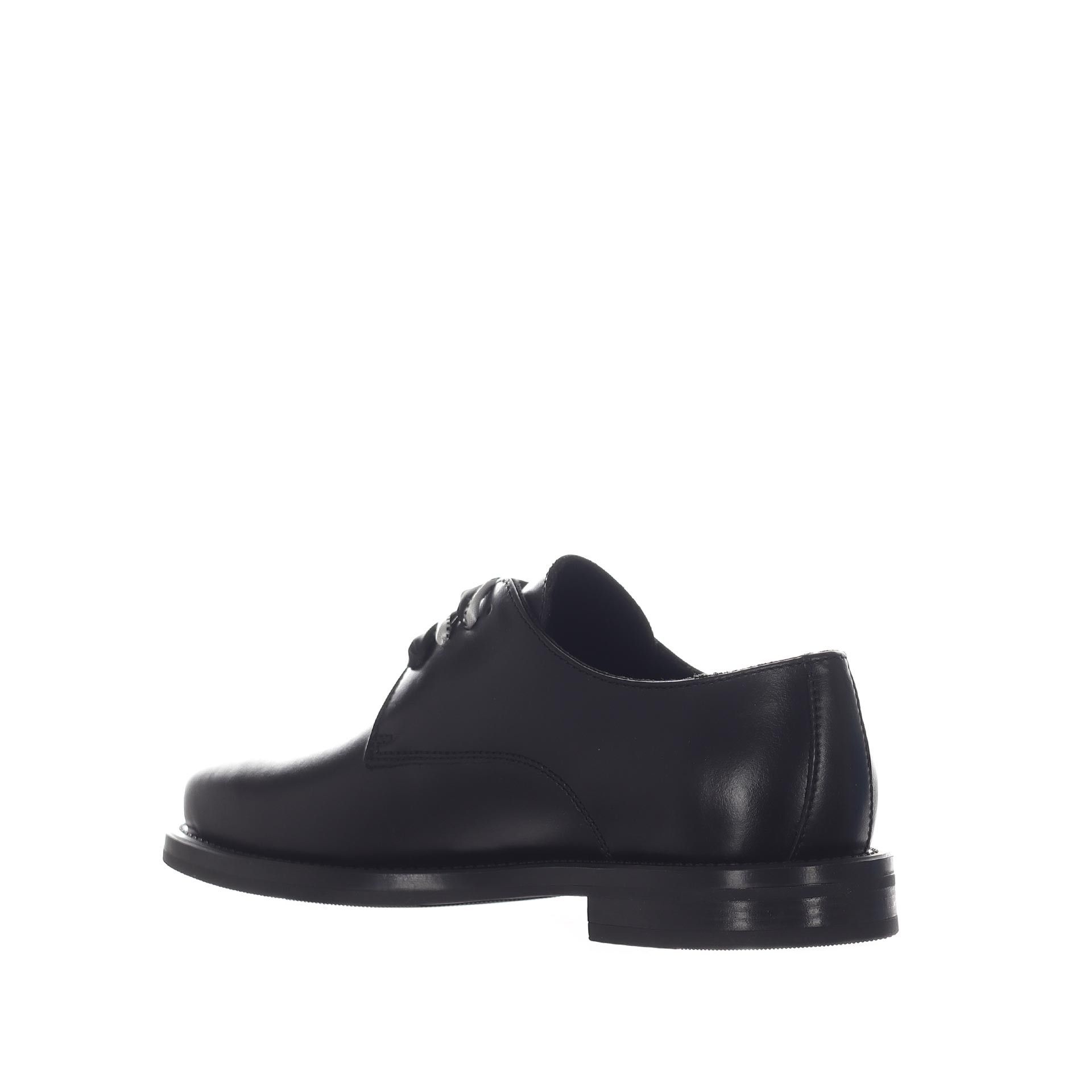 Frau stringata in pelle da donna