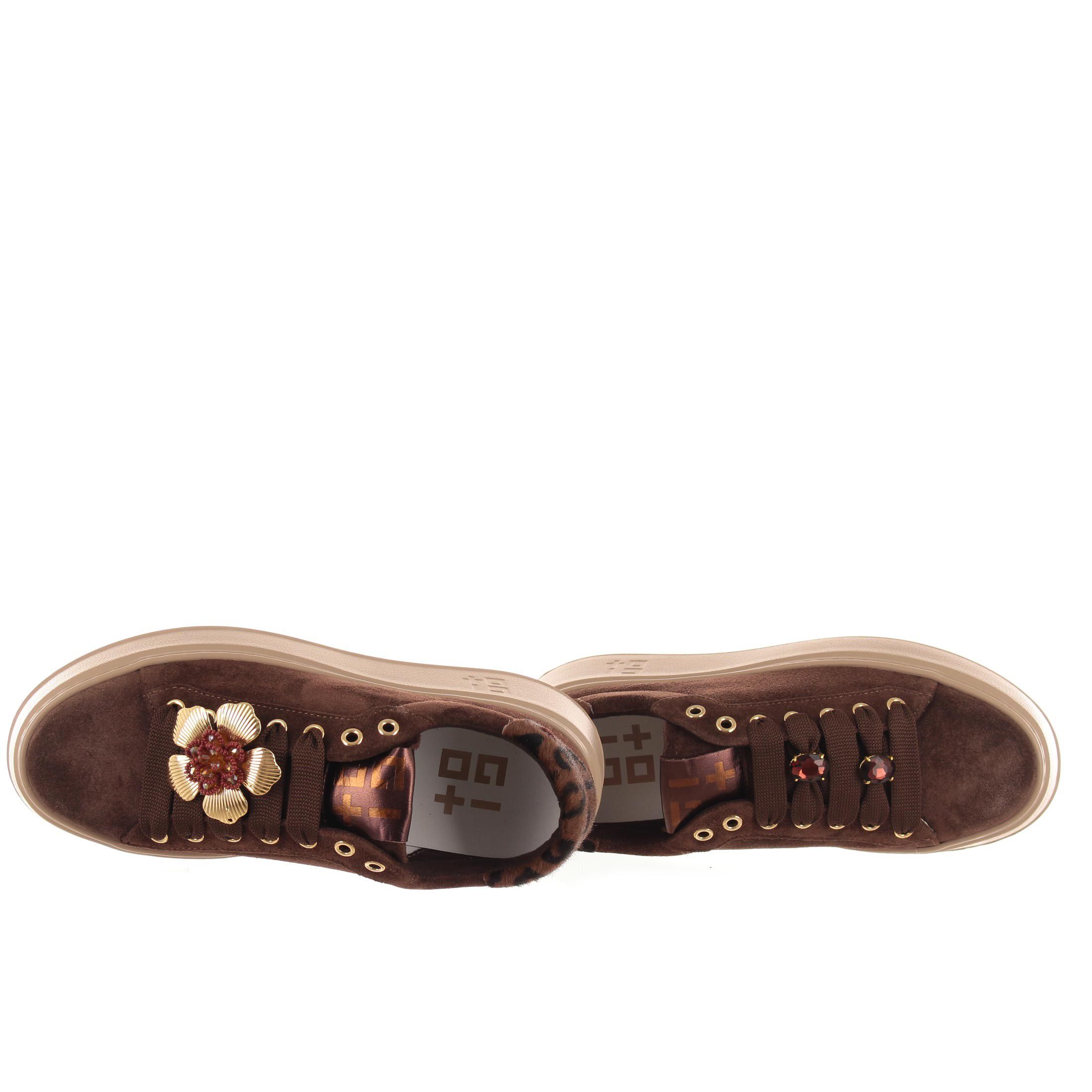 Gio+ sneaker in camoscio con dettaglio gioiello da donna