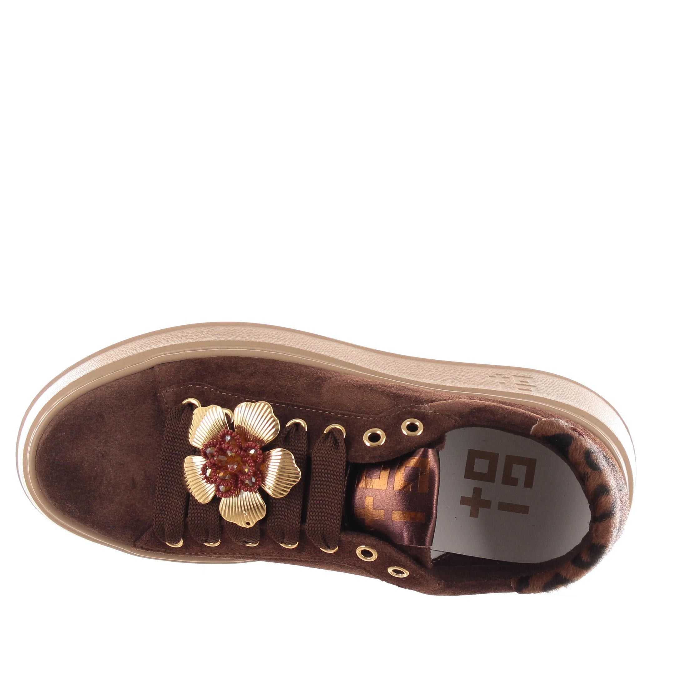 Gio+ sneaker in camoscio con dettaglio gioiello da donna