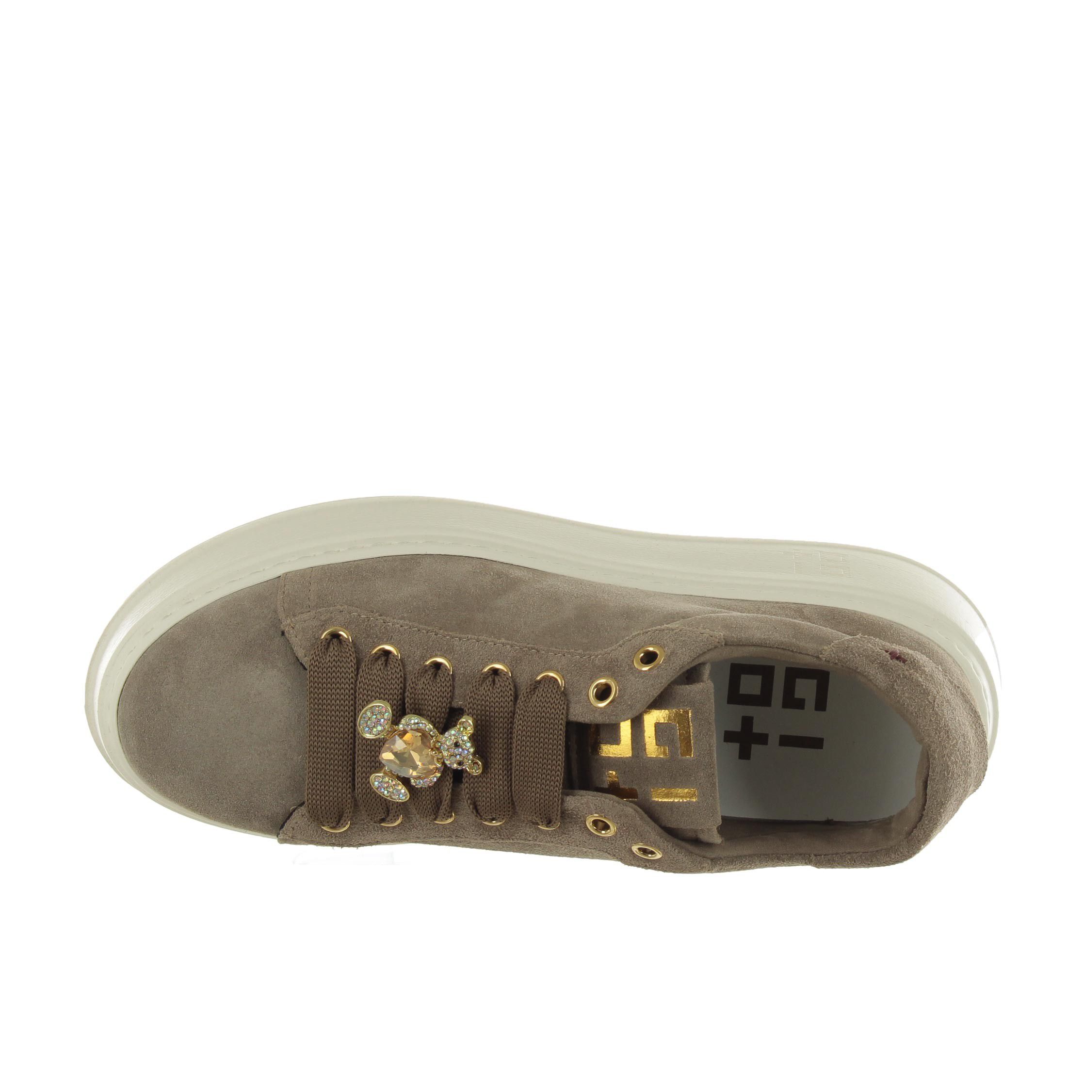 Gio+ sneaker in camoscio con dettaglio gioiello da donna