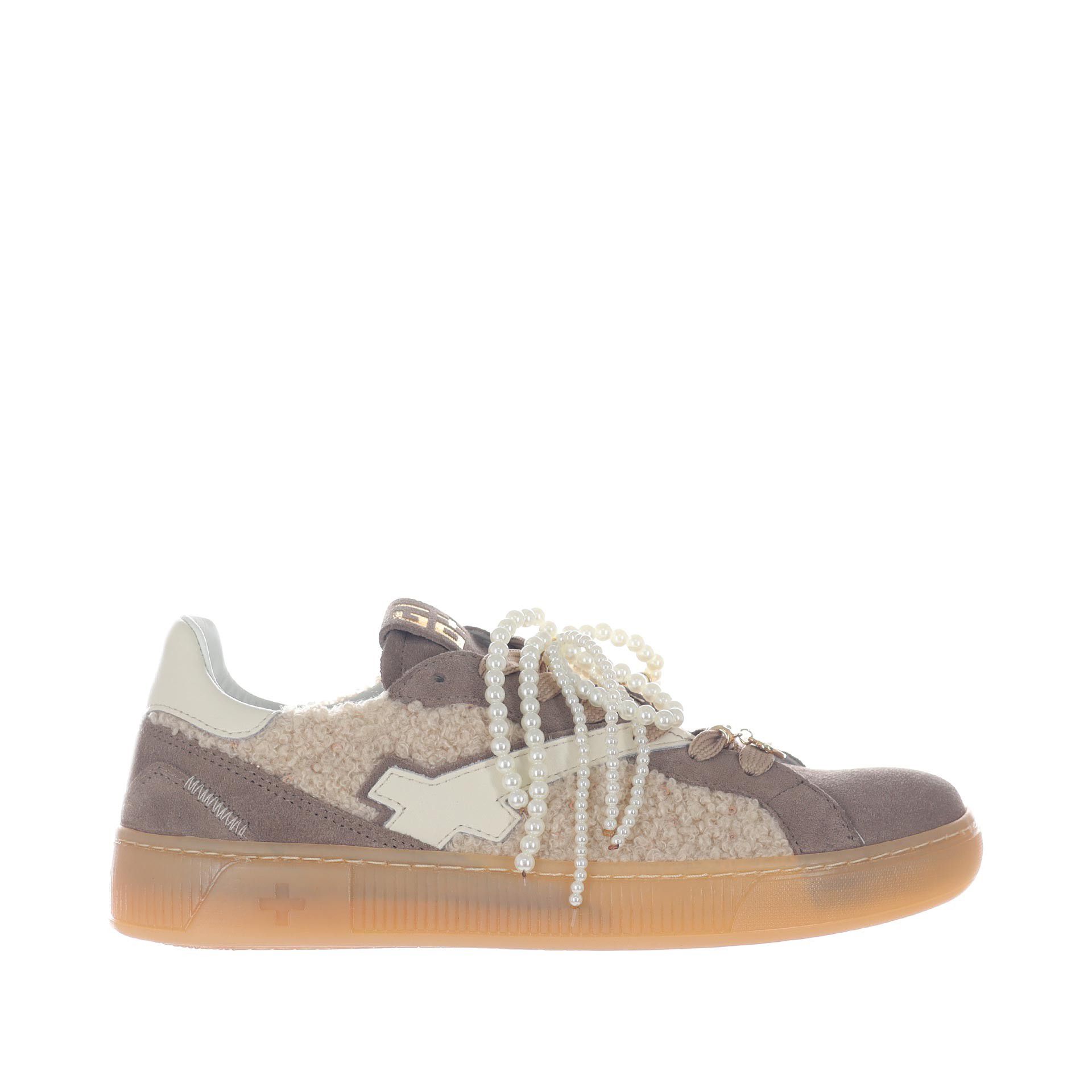 Gio+ sneaker in camoscio con perle da donna