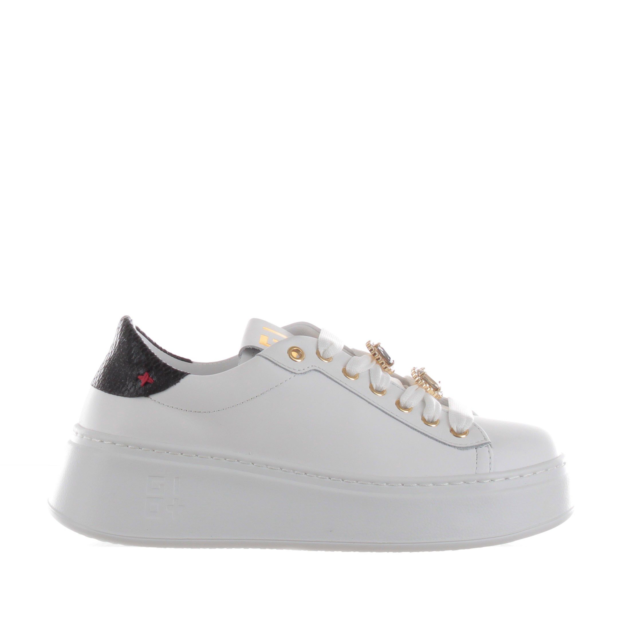 Gio+ sneaker in pelle con accessorio gioiello da donna