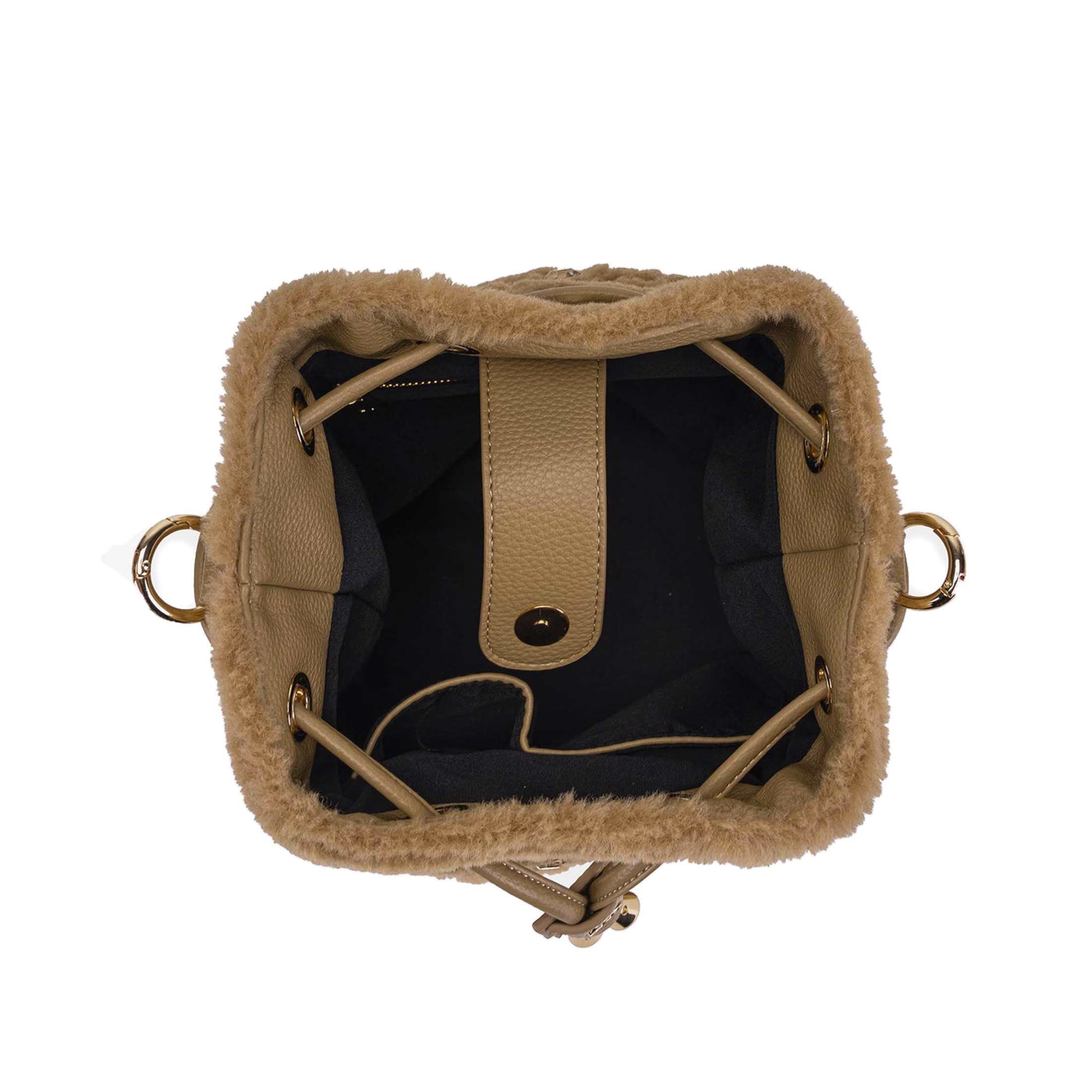 La carrie bucket andromeda  fur synt con borchie e pietre da donna