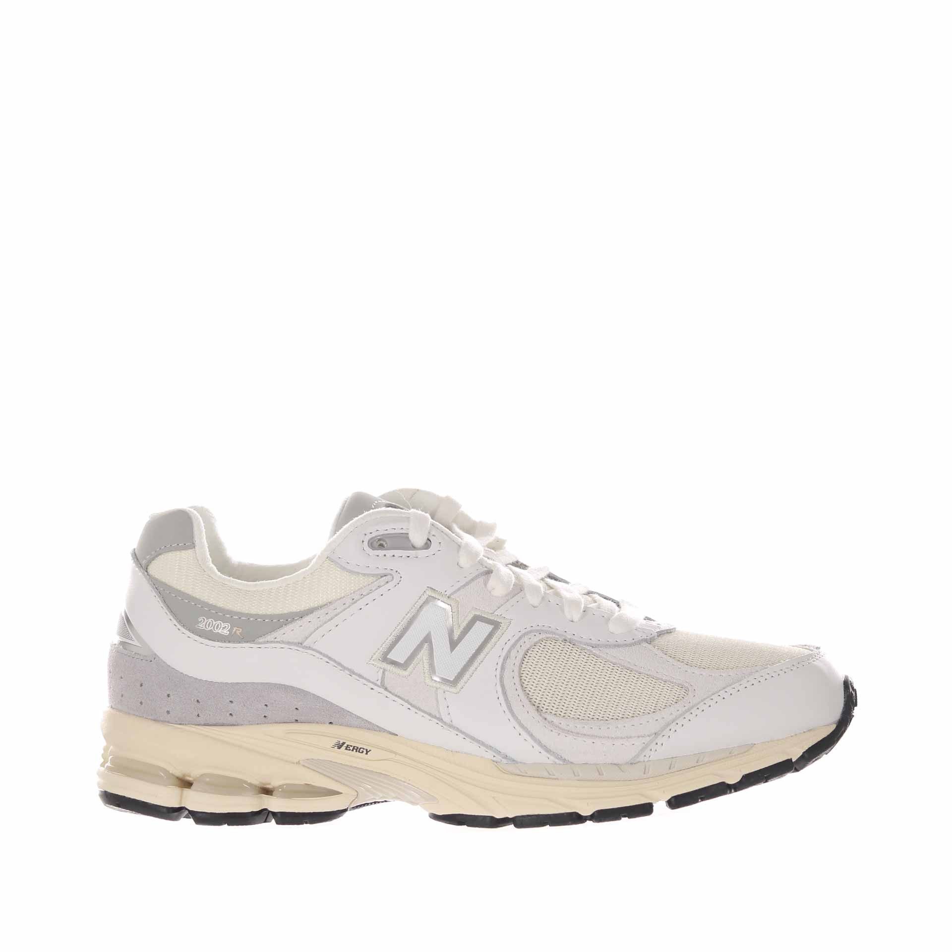 New balance sneaker 2002 in camoscio da uomo