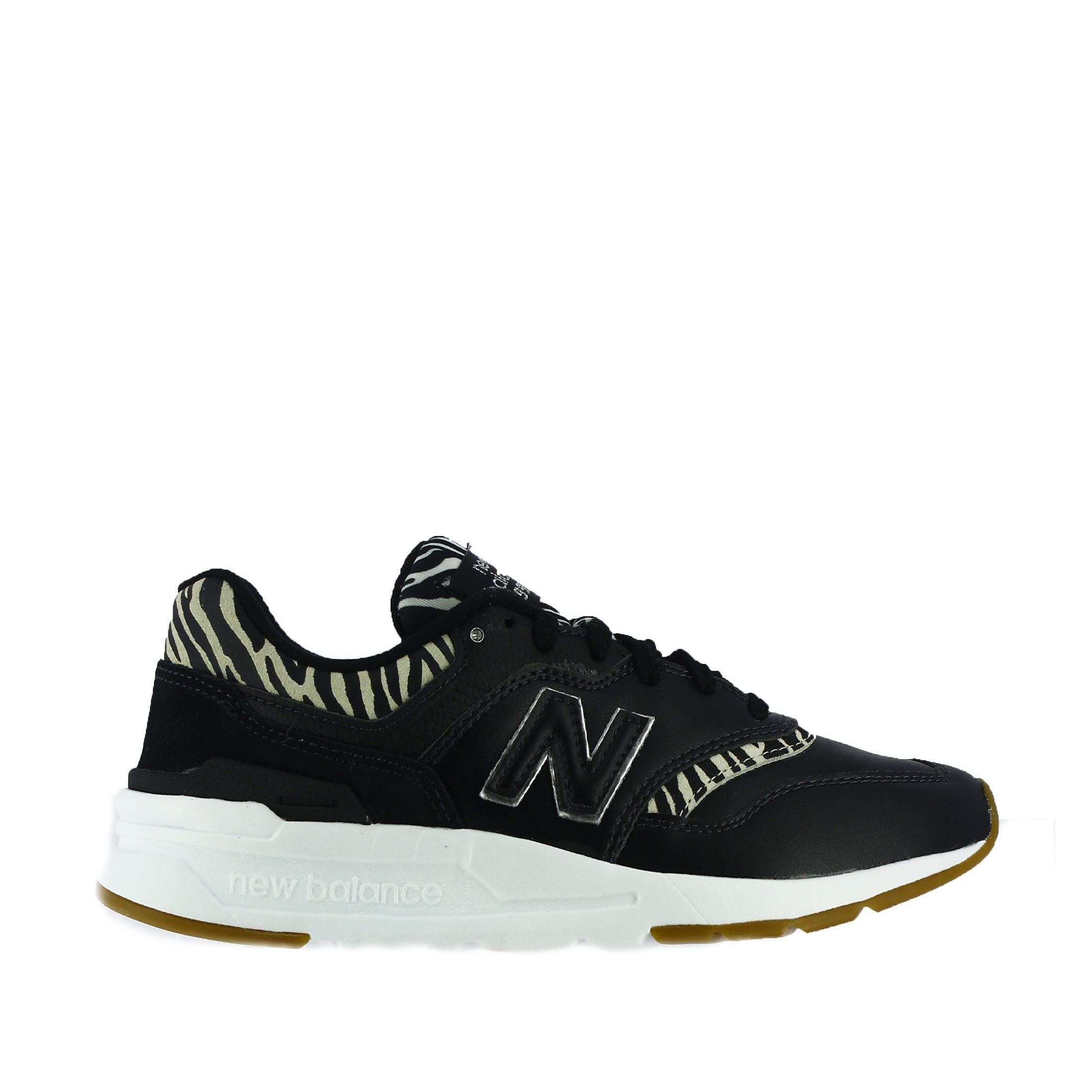 new balance in pelle