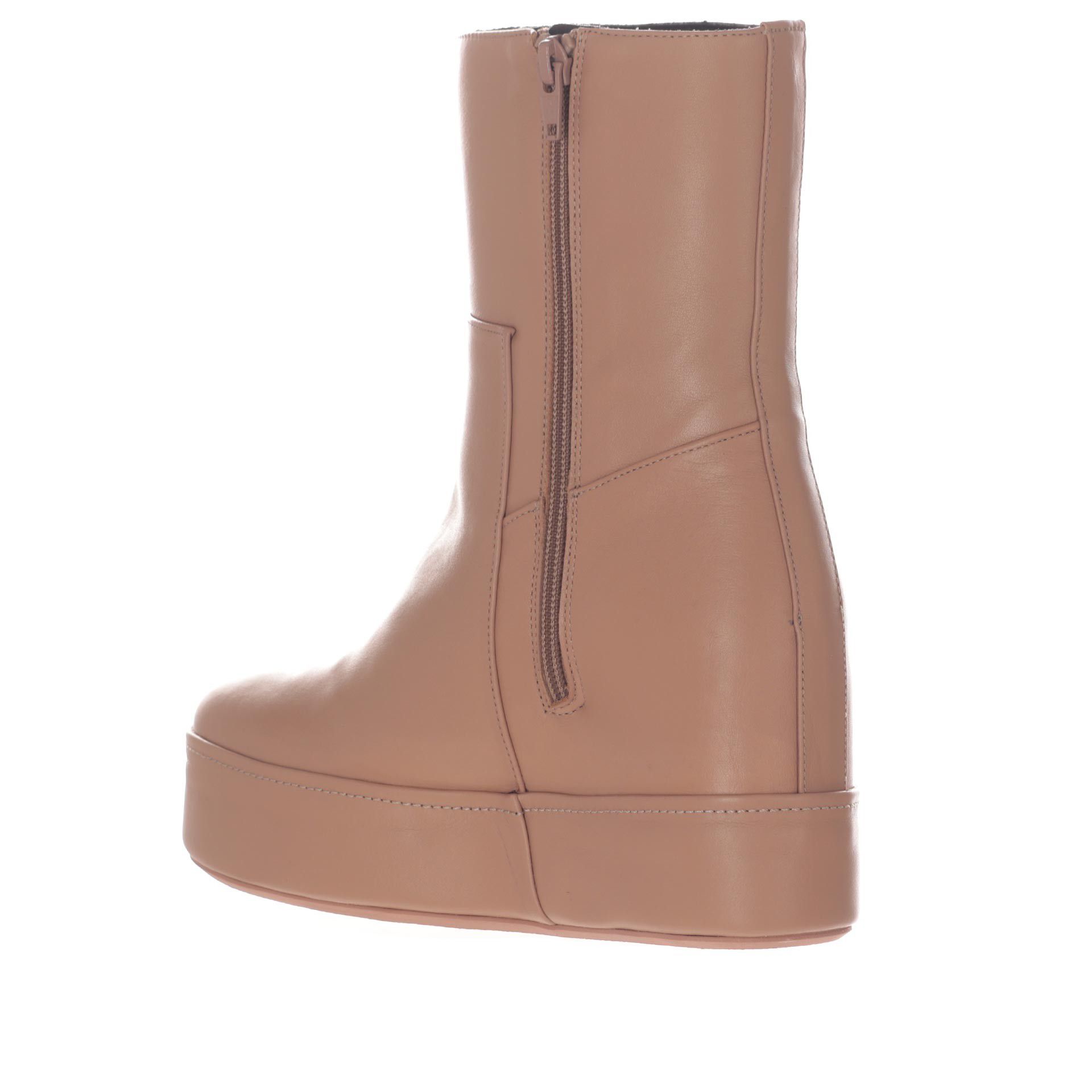 Stivaletto in nappa con zeppa interna