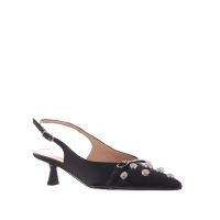 Bianca di décolleté slingback in vernice con borchie da donna