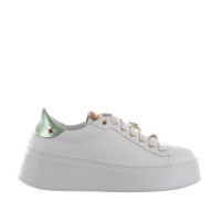 Gio+ sneaker in pelle con accessorio gioiello da donna