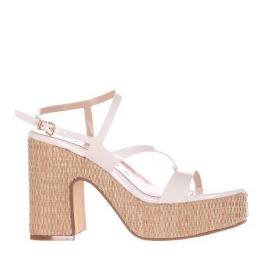 Sandalo in naplak con fondo platform in raffia
