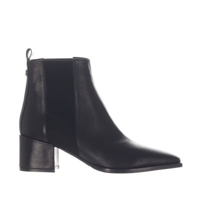 Stivaletto in pelle con inserti elastici