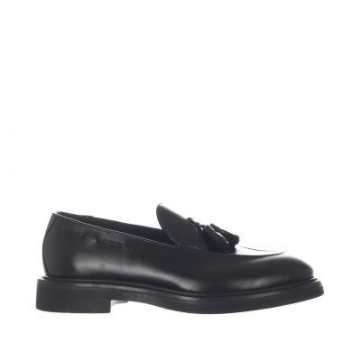 Mocassino in pelle con nappine