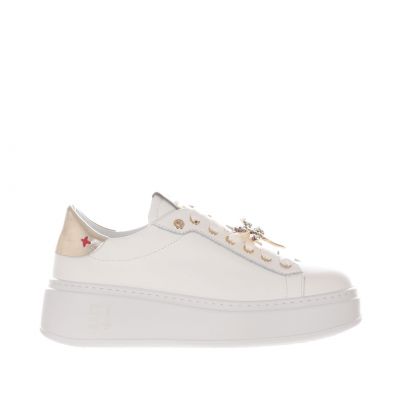 Sneaker in pelle con dettaglio gioiello