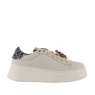 Sneaker in pelle con dettaglio gioiello