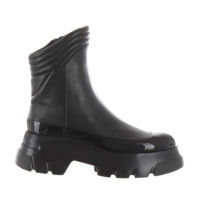 Stivaletto in nappa e vernice