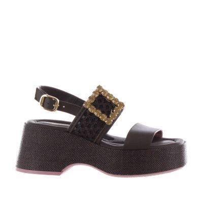 Sandalo in pelle con accessorio gioiello