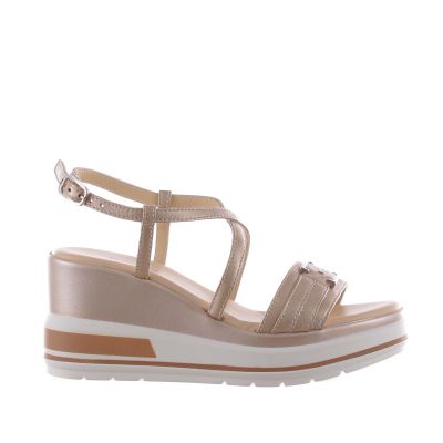 Sandalo in pelle con zeppa