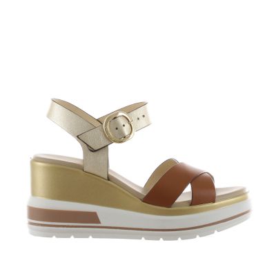 Sandalo in pelle con zeppa