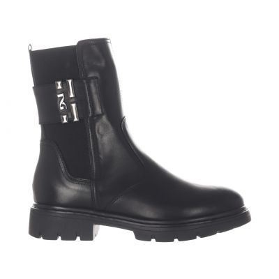 Stivaletto in pelle con dettagli metallici