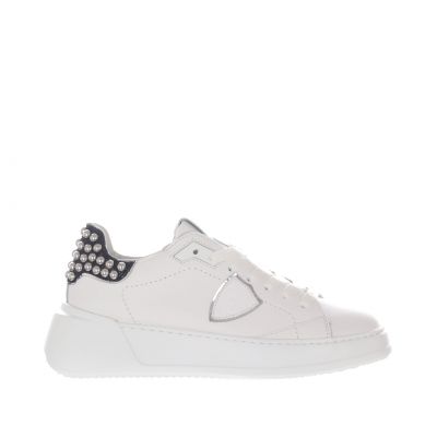 Sneaker tres temple in pelle con borchie