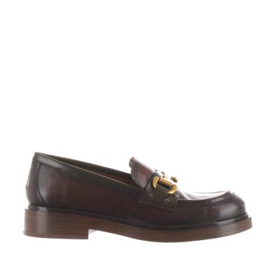 Mocassino in pelle con morsetto metallico