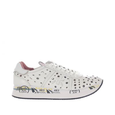 Sneaker in pelle con tomaia traforata