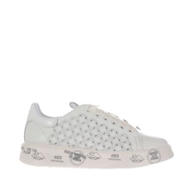Sneaker in pelle con trafori decorativi