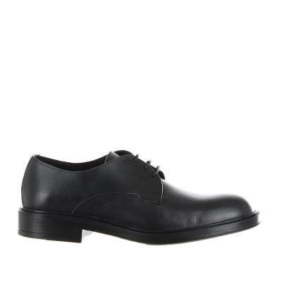 Stringata derby in pelle martellata