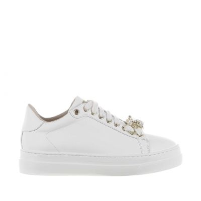 Sneaker in pelle con dettaglio catena