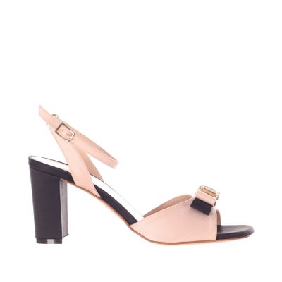 Sandalo in satin con accessorio gioiello