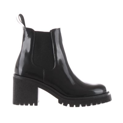 Stivaletto in vernice con tacco midi
